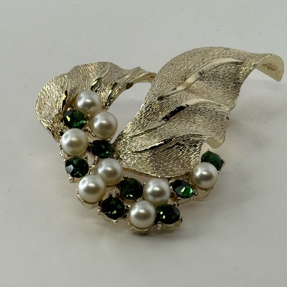 Coro Leaf and pearls green rhinestone Brooch - Picture 5 of 10